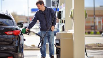Ahorra dinero en gasolina con la nueva opción que tiene Amazon Prime para sus miembros.