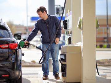 Ahorra dinero en gasolina con la nueva opción que tiene Amazon Prime para sus miembros.