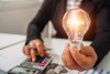 Ahorra dinero en tu factura al regular el consumo energético.
