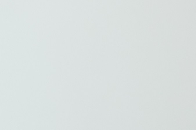 Apaga la luz que no uses para reducir el consumo energético en tu hogar.