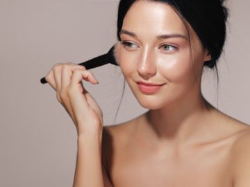 Los cosméticos multifunción ayudan a disminuir el gasto de dinero en maquillaje.