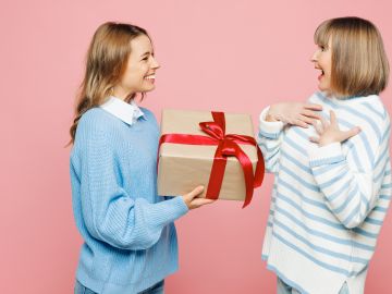 Encuentra el regalo ideal para tu madre por menos de $25 dólares.