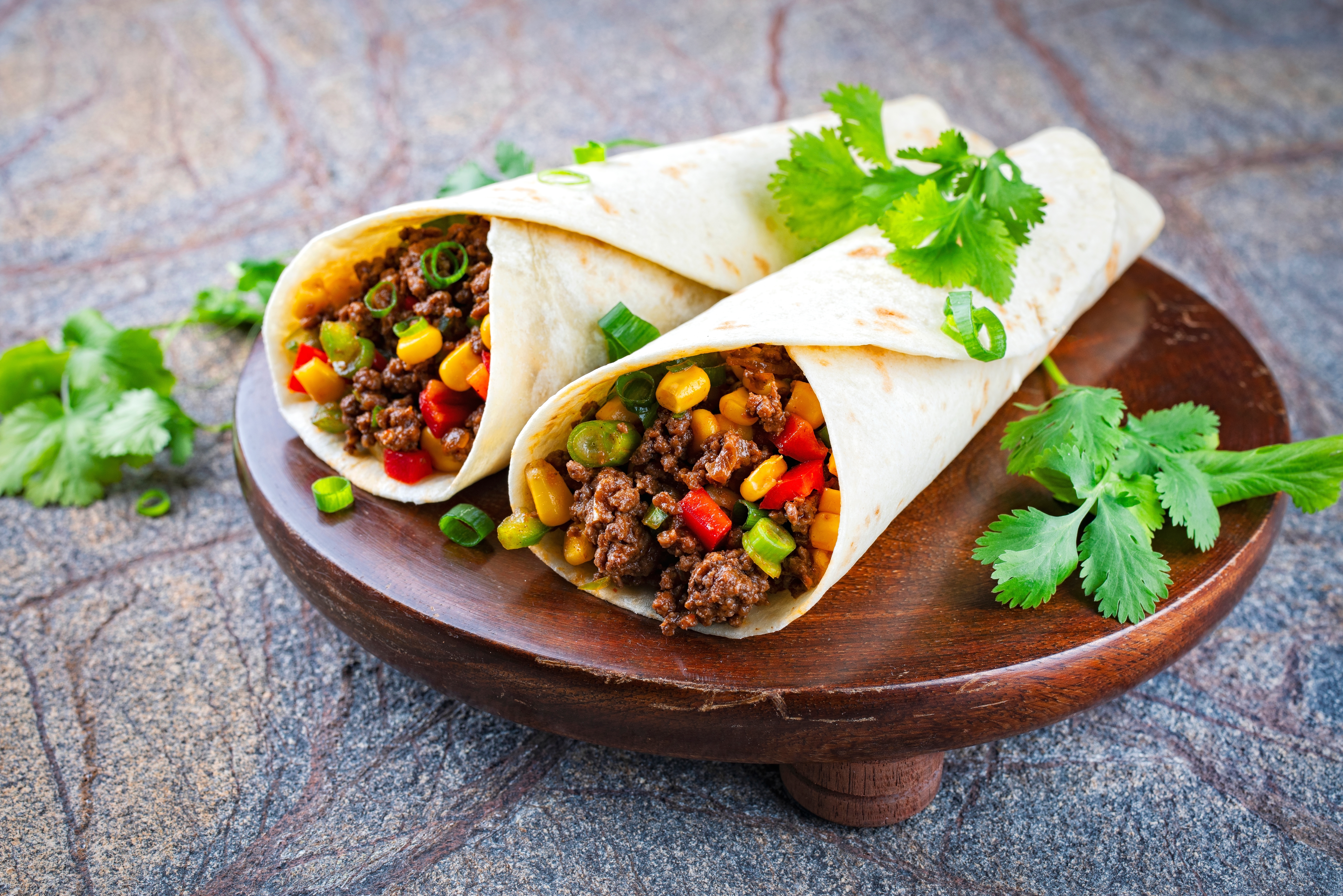 Aprovecha las ofertas disponibles en burritos por el día especial.