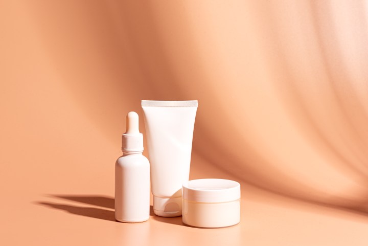 Amazon tiene un apartado de productos de belleza que funcionan para regalar en Pascua.