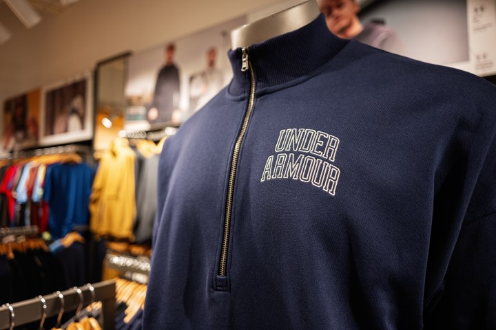 Under Armour tiene algunas de sus mejores piezas deportivas en Amazon.