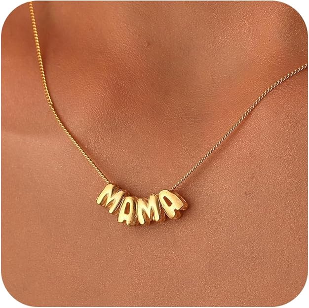 Mama Necklace Letter de Sloong, disponible en Amazon