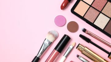 Reduce tus gastos en maquillaje con las ofertas en Macy's.