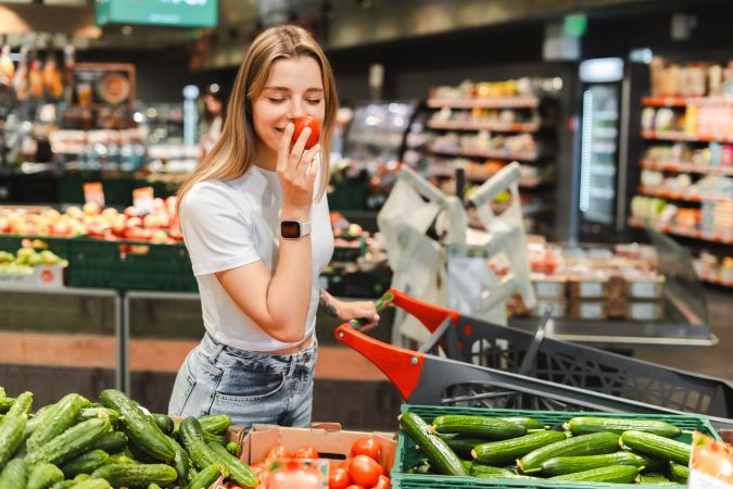 Una lista te guiará en la compra de alimentos para tu hogar.