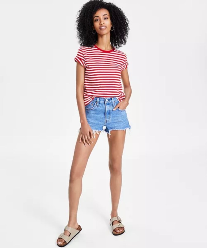 Women's 501 Button Fly Cotton High-Rise Denim Shorts, disponible en Macy’s.