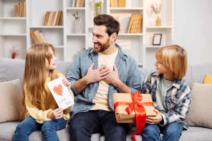 Encuentra el regalo ideal para tu papá en la plataforma de Amazon.