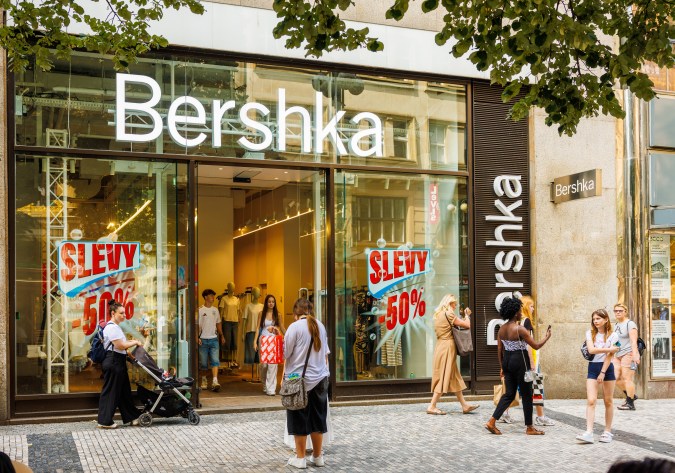 Las tiendas que pertenecen al grupo Inditex tendrán grandes rebajas.