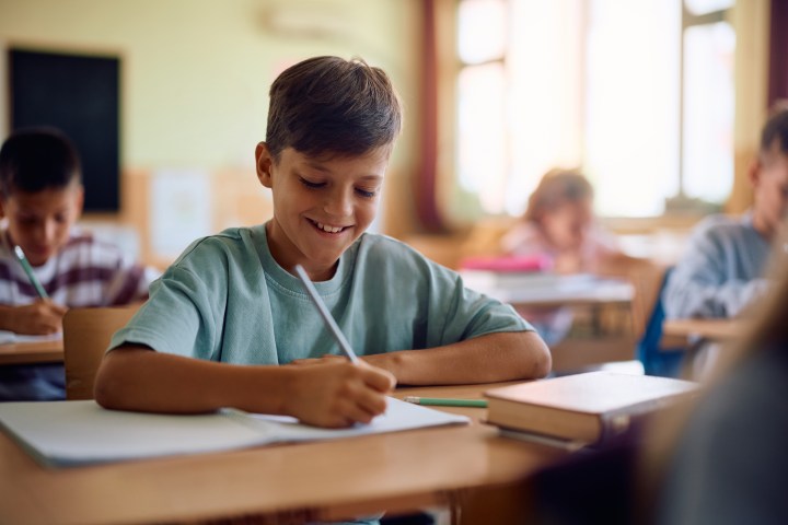 Las camisas para niños tienen descuento en Target por el regreso a clases.