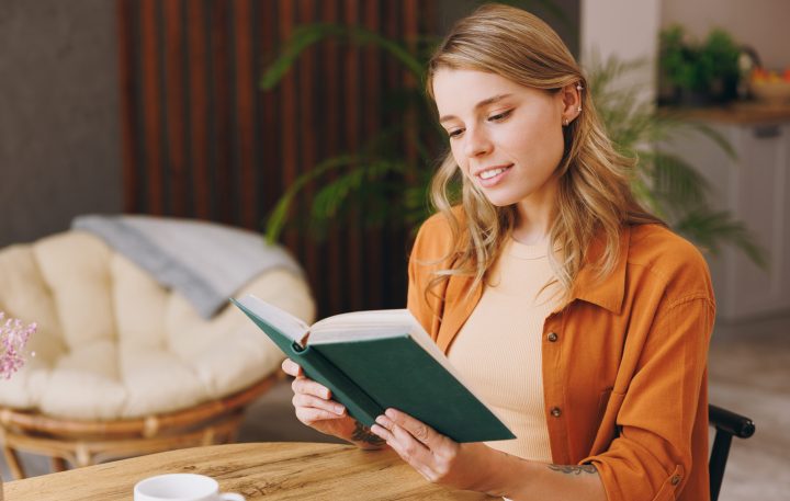 Aprende a ahorrar dinero con un libro que te guíe en el proceso.