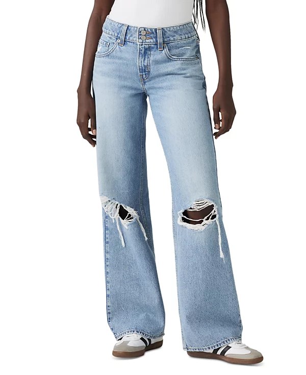 Women's Super-Low Double-Button Relaxed-Fit Denim Jean, disponible en Macy's.