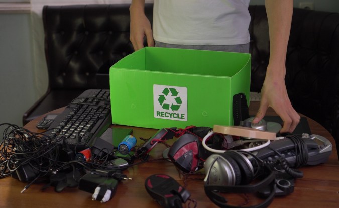 Identifica, separa y resetea los dispositivos que desees entregar al reciclaje.