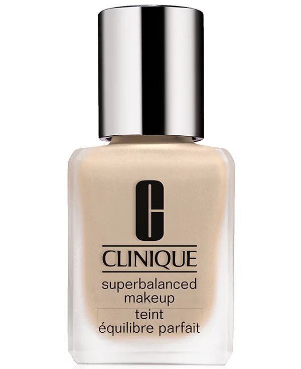 Superbalanced Makeup Foundation de Clinique, disponible en Macy's.