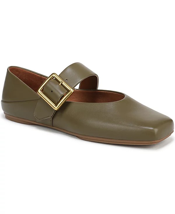 Women's Oakes Square Toe Ballerina Flats de Sarto, disponibles en Macy's.