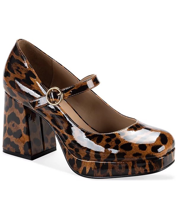 Women's Vaneciaa Mary Jane Square Toe Pumps de Wild Pair, disponibles en Macy's.