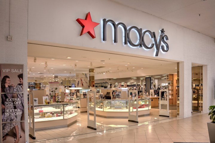 Macy's tiene descuentos imperdibles en calzados de marca.