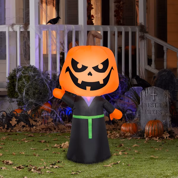 Halloween Inflatable Jack O' Lantern Reaper, disponible en Target.