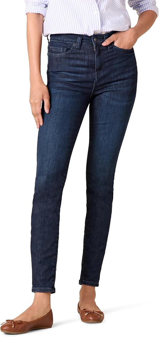 Jeans ajustados de talle alto de Amazon Essentials, disponibles en Amazon.