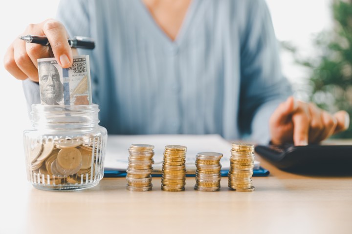 Mejorar la gestión del dinero puede ayudarte a crear un fondo de ahorro.
