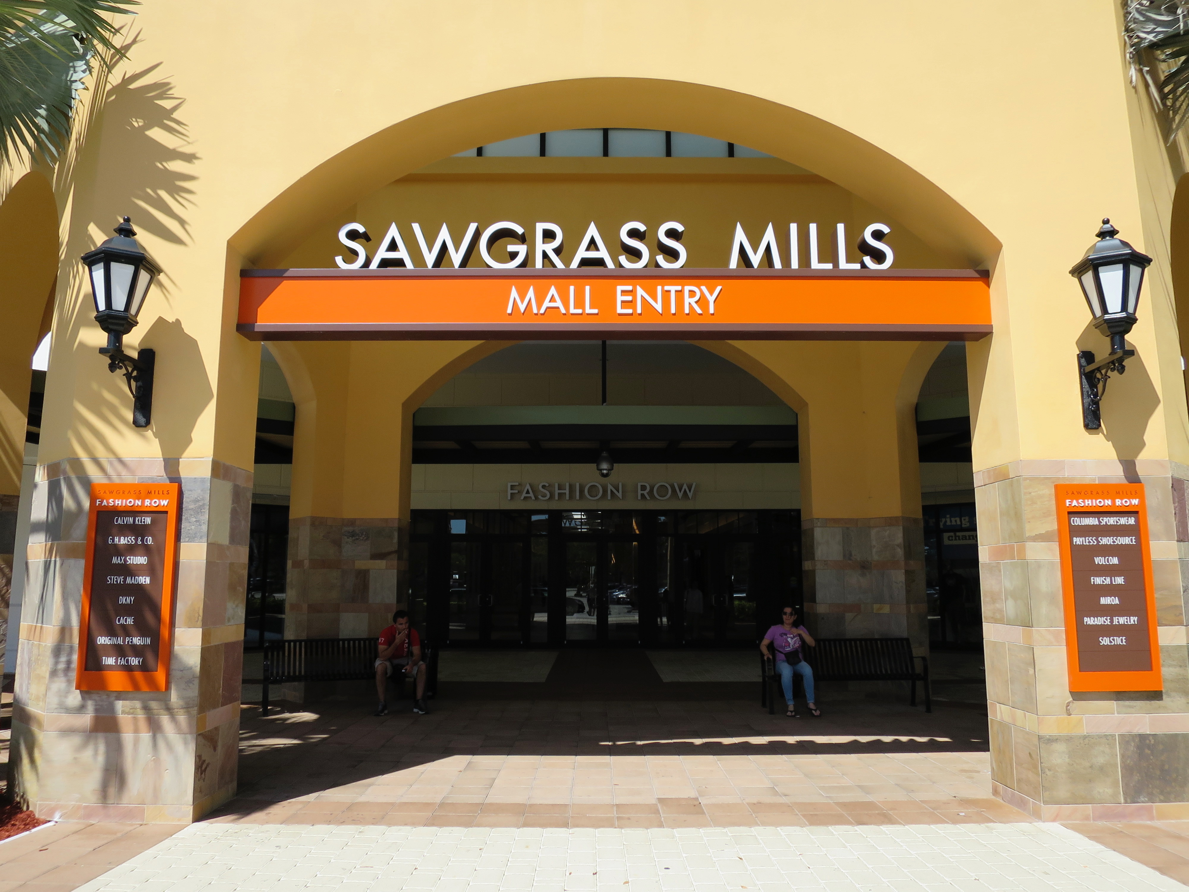 Sawgrass Mills es uno de los centros de outlets que puedes visitar.