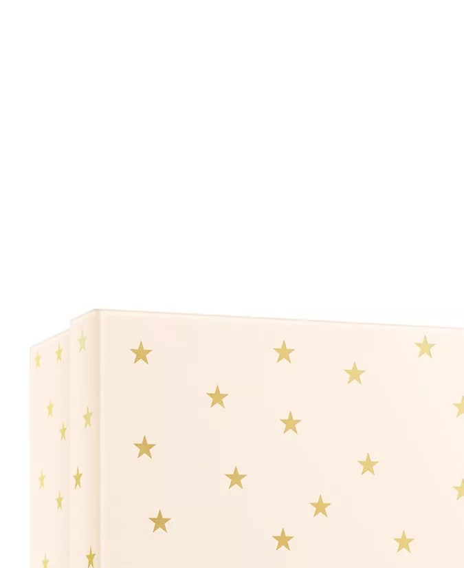 Donna Born in Roma Gift Set de Valentino, disponible en Macy's.