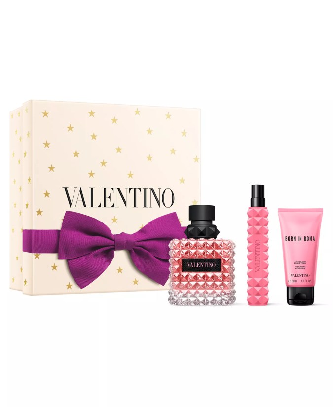 Donna Born in Roma Gift Set de Valentino, disponible en Macy's.