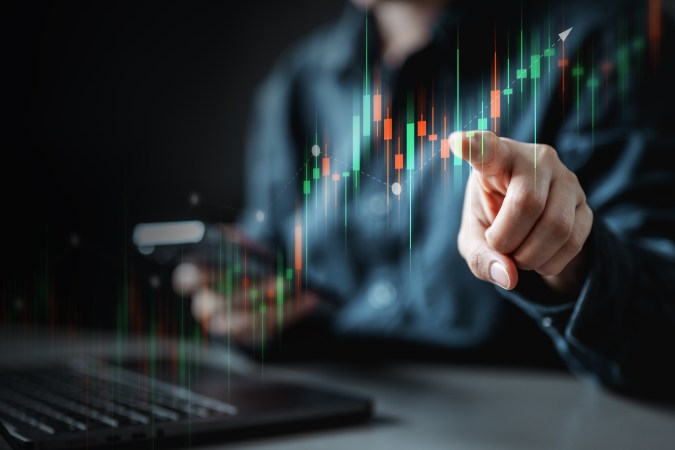 Aprende de grandes inversionistas para manejar tu dinero adecuadamente.