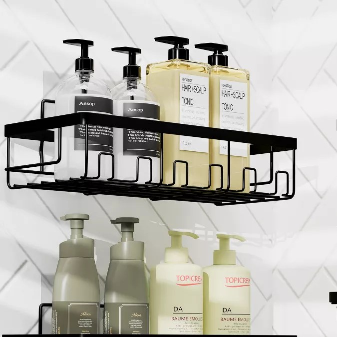Hearth & Harbor Shower Caddy Adhesive Shower Organizer, disponible en Target.