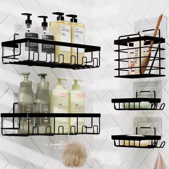 Hearth & Harbor Shower Caddy Adhesive Shower Organizer, disponible en Target.
