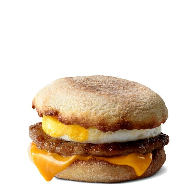 El Sausage Egg McMuffin posee mayor cantidad de proteínas.