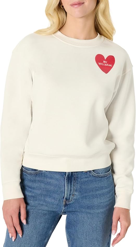 Sudadera My Valentine de Amazon Essentials x Sofia Grainge, disponible en Amazon.