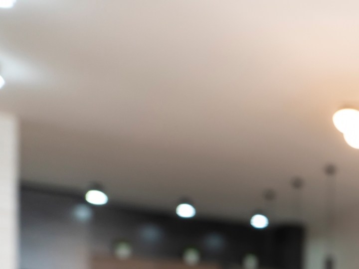 Hoy es posible controlar iluminación, temperatura, cámaras y electrodomésticos desde un solo teléfono o mediante comandos de voz.