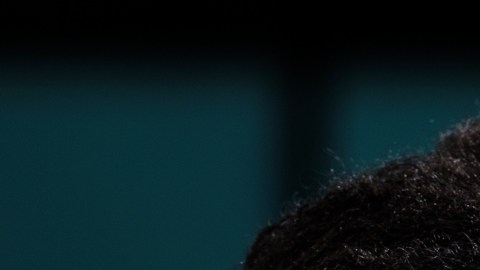 Auriculares con cable de regreso